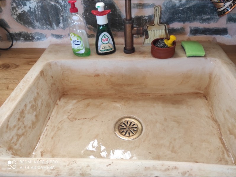 Rustic νεροχύτης κουζίνας πέτρινος τραβερτίνο με μια γούρνα 