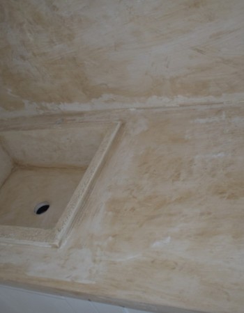 Χειροποίητη Πέτρινη Επένδυση Κουζίνας Και Πάγκοι Από Πέτρα Τραβερτίνο