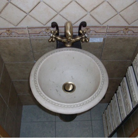 Χειροποίητοι νιπτήρες wc με μεταλλικές βάσεις τοίχου Πύργος. Χειροποίητοι νιπτήρες wc με μεταλλικές βάσεις τοίχου Πύργος.