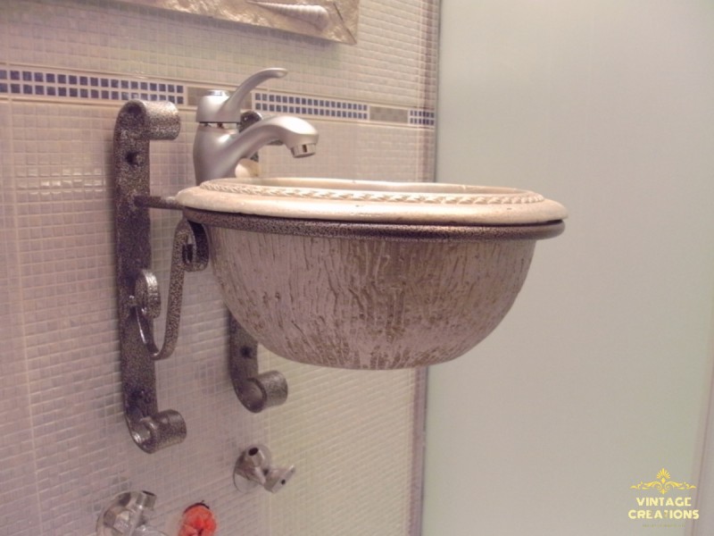 Χειροποίητοι νιπτήρες wc με μεταλλικές βάσεις τοίχου Πύργος.